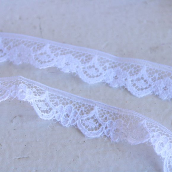 Vintage Lace Trim White Floral .50" Wide, 4 Yards - Picture 8 of 10